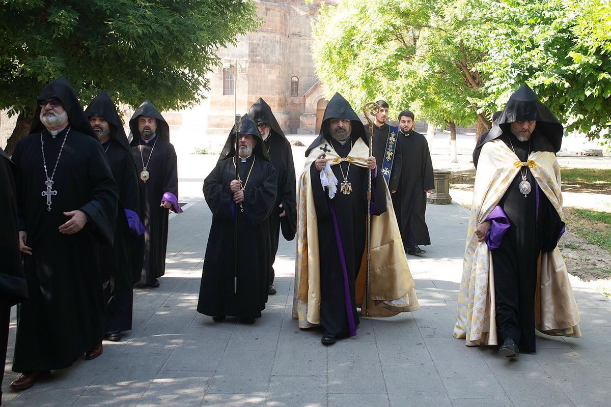 Patrik Maşalyan Eçmiadzin'de Yüksek Ruhani Konsey'e katıldı